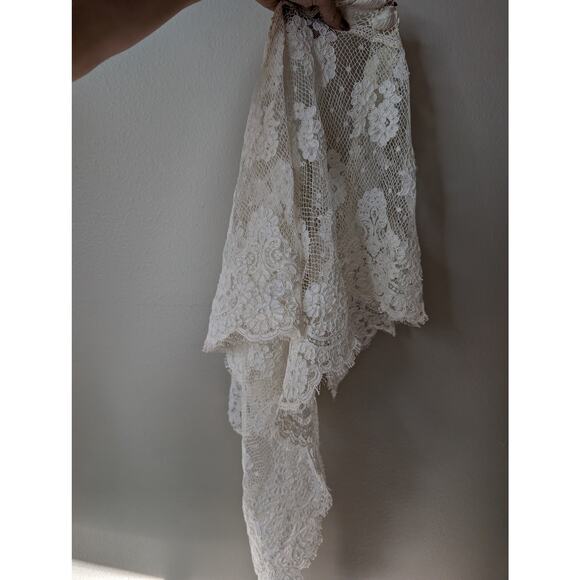 Floral Shawl Lace Wrap - Picture 4 of 7